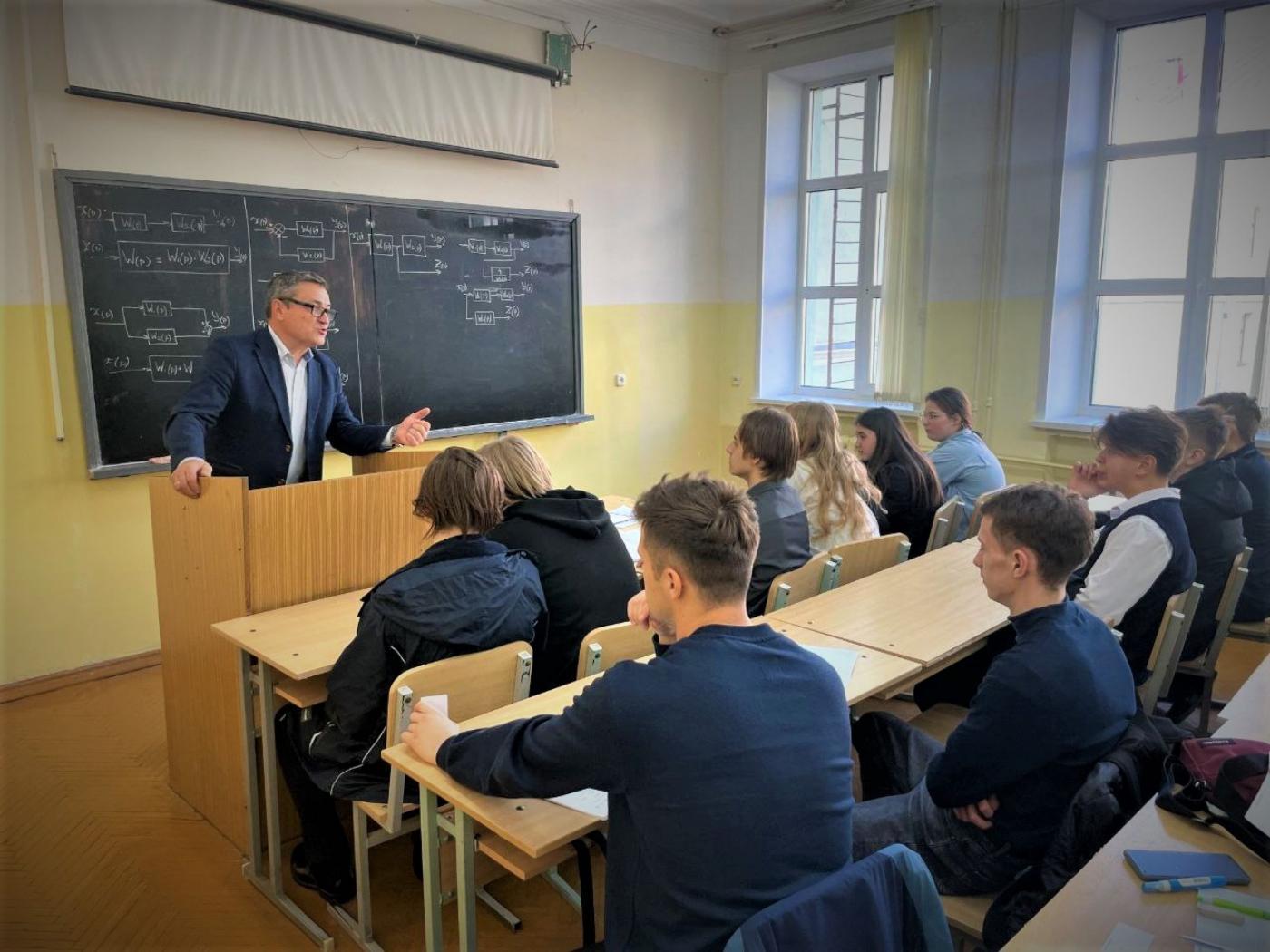 «Школа юных» на ФГДЭ: экскурсия по студенческому городку